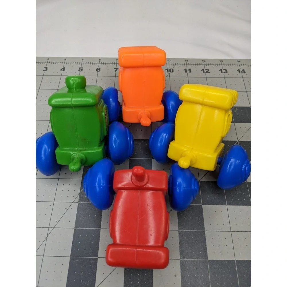Blow‎ Mold Train Pull Toy Cars Caboose Whistle 5 Inch Tall